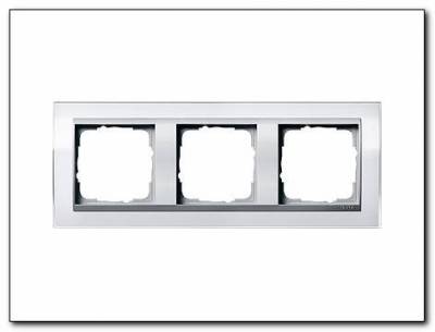 Ramka potrójna aluminiowy Gira Event Clear biały