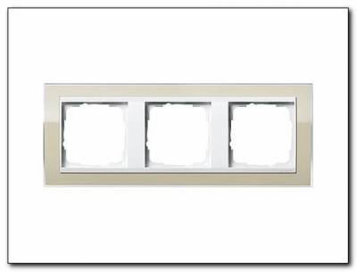 Ramka potrójna do białych Gira Event Clear piaskowy